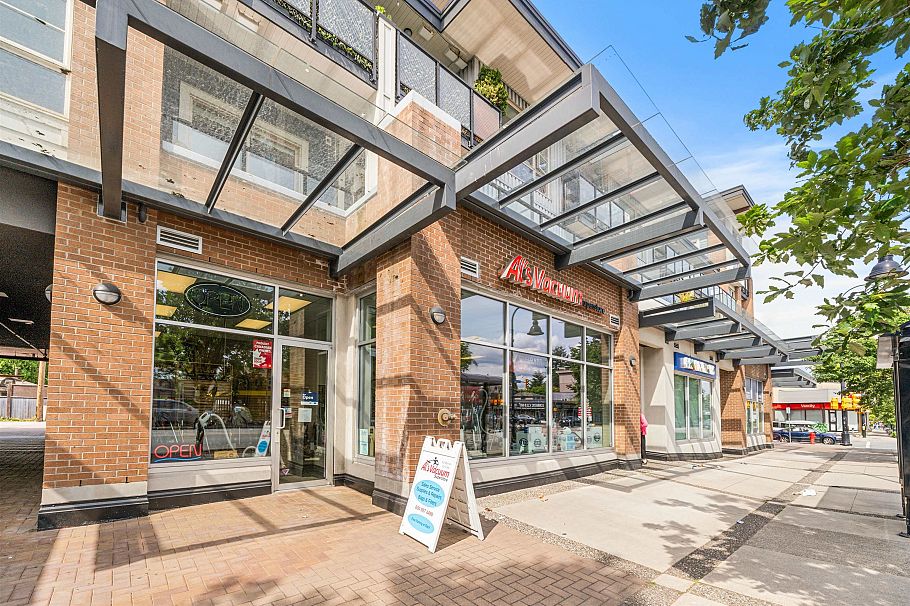 215 1330 Marine Drive North Vancouver, BC - 25