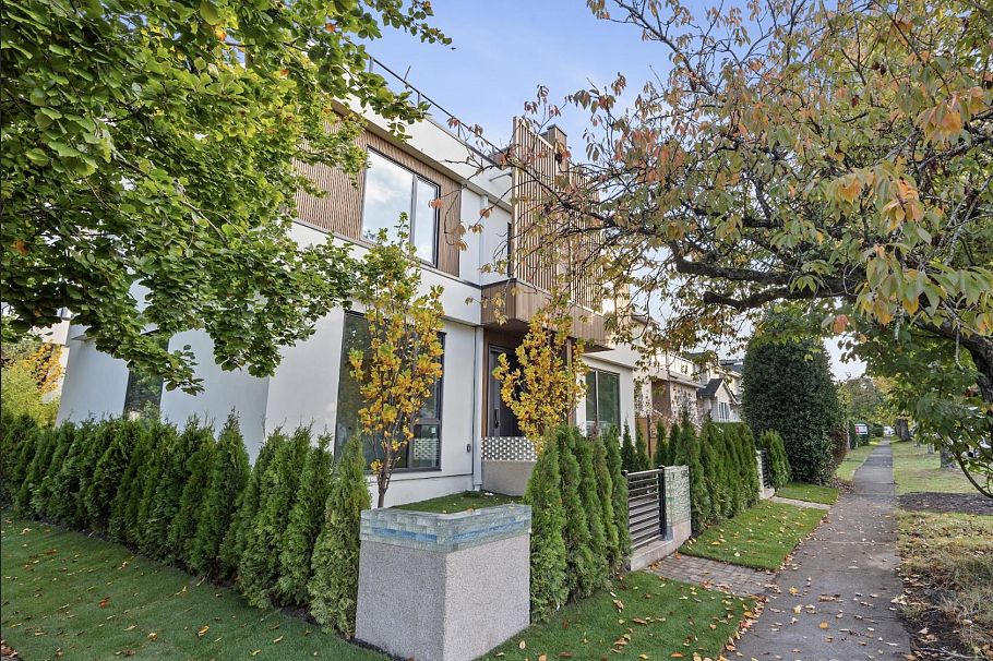 1 1595 W 66th Avenue Vancouver, BC - 3