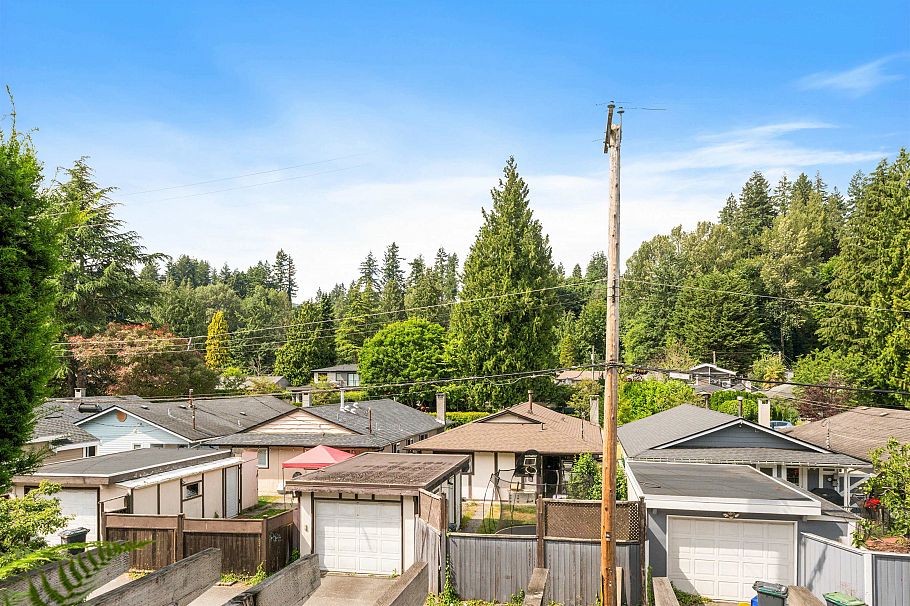 215 1330 Marine Drive North Vancouver, BC - 27