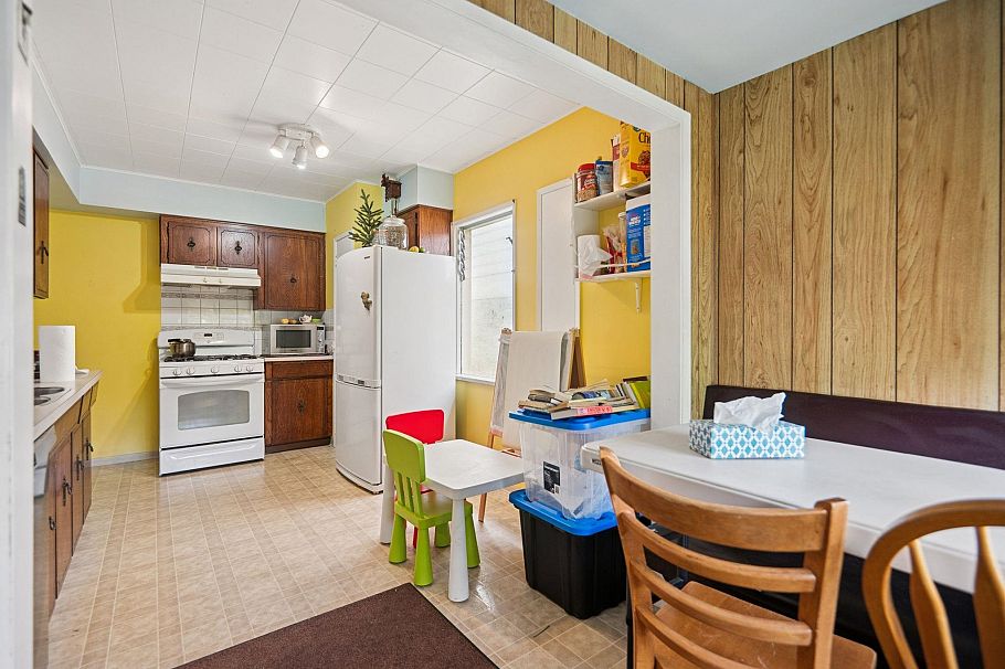 565 E 50th Avenue Vancouver, BC - 9