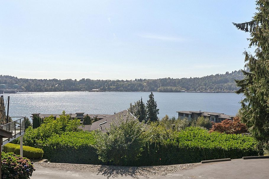 3908 Blantyre Place North Vancouver, BC - 6