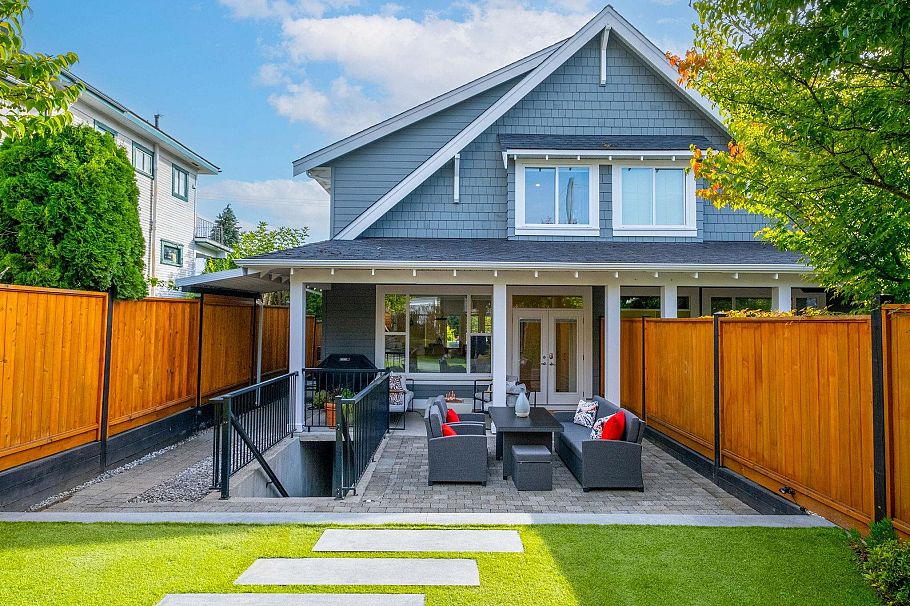 308 E 9th Street North Vancouver, BC - 31