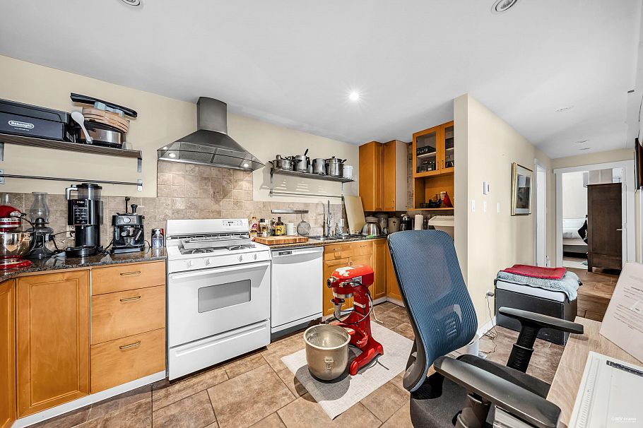 562 Alpine Court North Vancouver, BC - 25