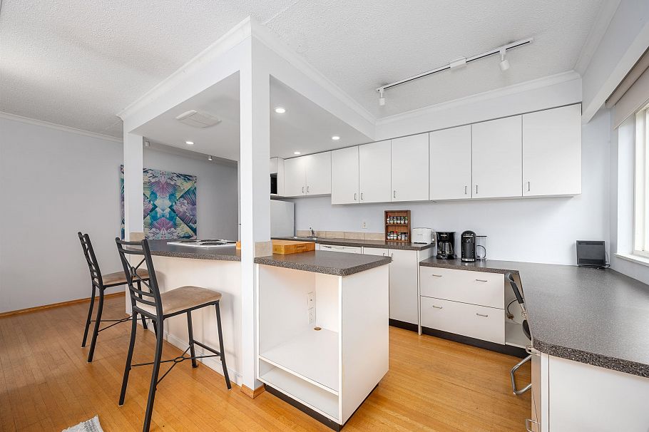 8 1235 W 10th Avenue Vancouver, BC - 8