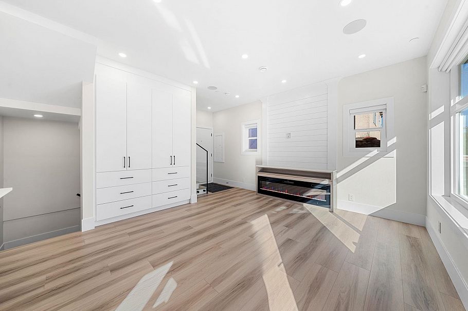 4318 Nanaimo Street Vancouver, BC - 4