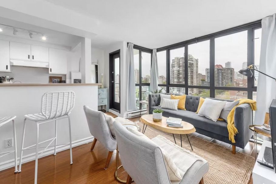 1705 907 BEACH AVENUE, Vancouver BC V6G 1Y3 Vancouver, BC - 1