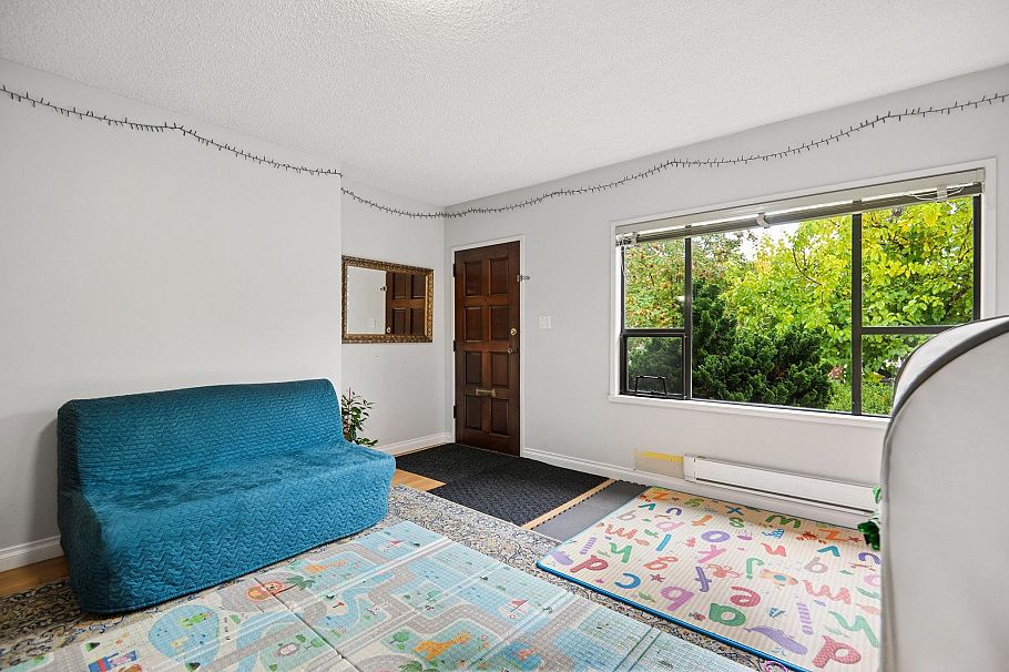 565 E 50th Avenue Vancouver, BC - 4