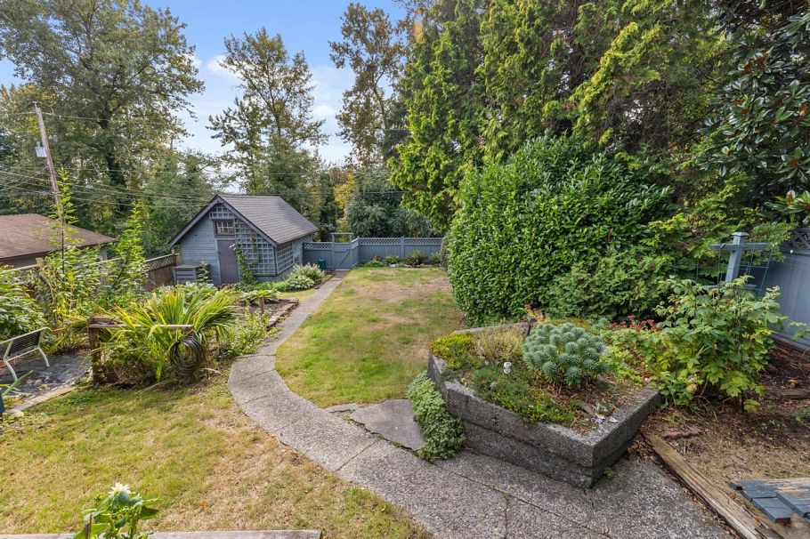 723 E 4th Street North Vancouver, BC - 38