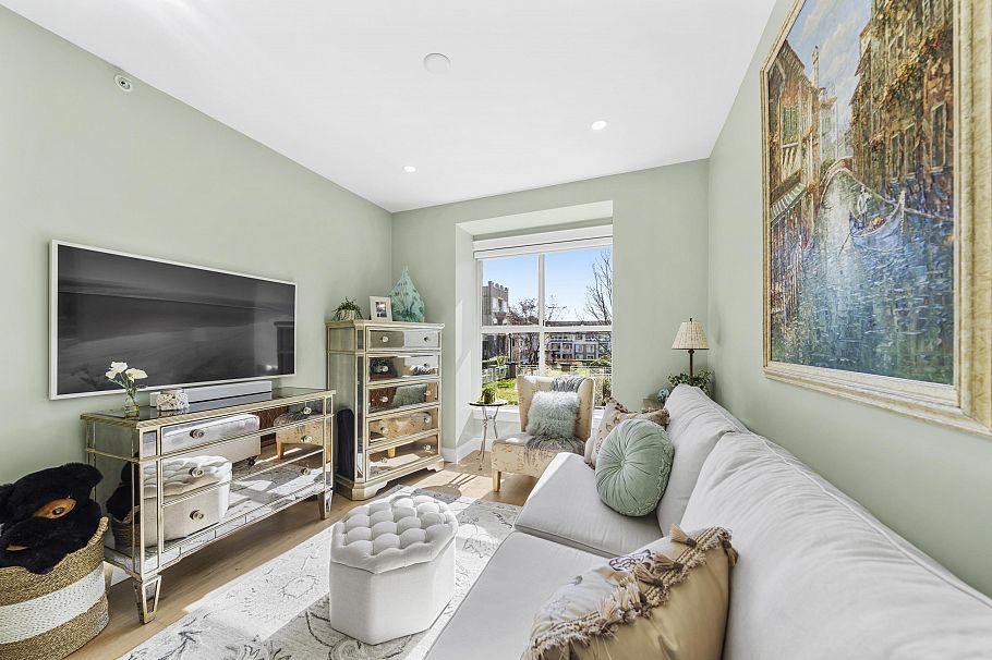 112 3600 Windcrest Drive North Vancouver, BC - 30