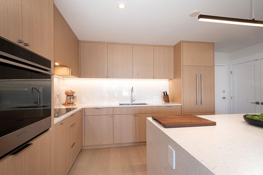 902 1860 Robson Street Vancouver, BC - 3