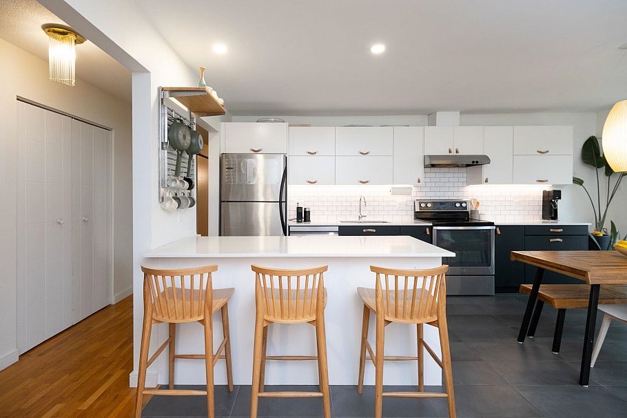 412 555 W 28 Street North Vancouver, BC - 2