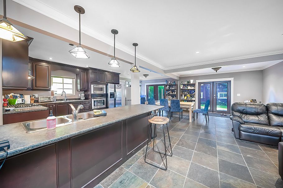 4094 W 38th Avenue Vancouver, BC - 8