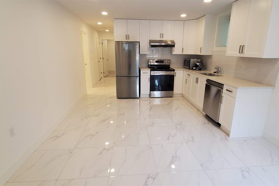 Lower 1XX W 43 AVENUE, Vancouver BC V5Y 2T7 Vancouver, BC - 1