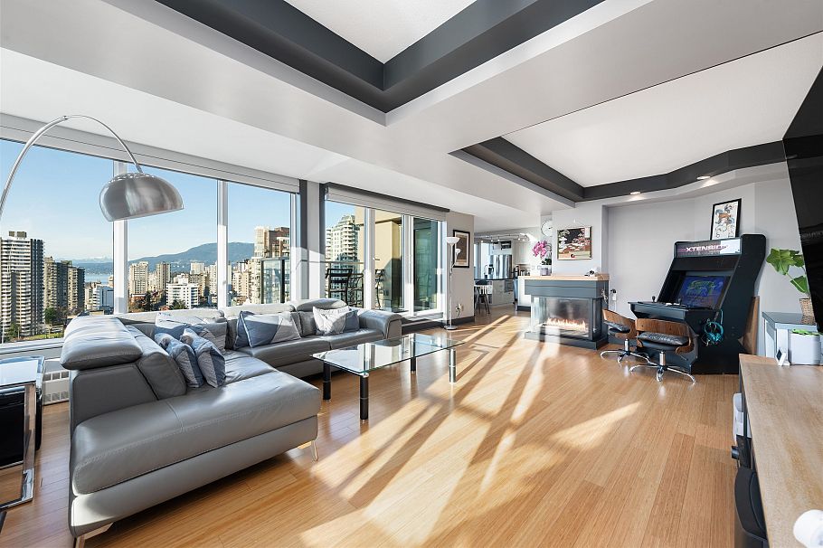 1806 888 Pacific Street Vancouver, BC - 1