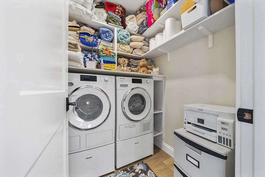 112 3600 Windcrest Drive North Vancouver, BC - 23