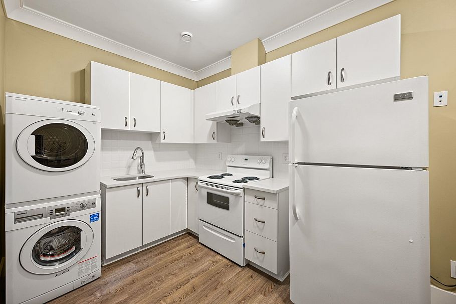 2967 W 43rd Avenue Vancouver, BC - 36