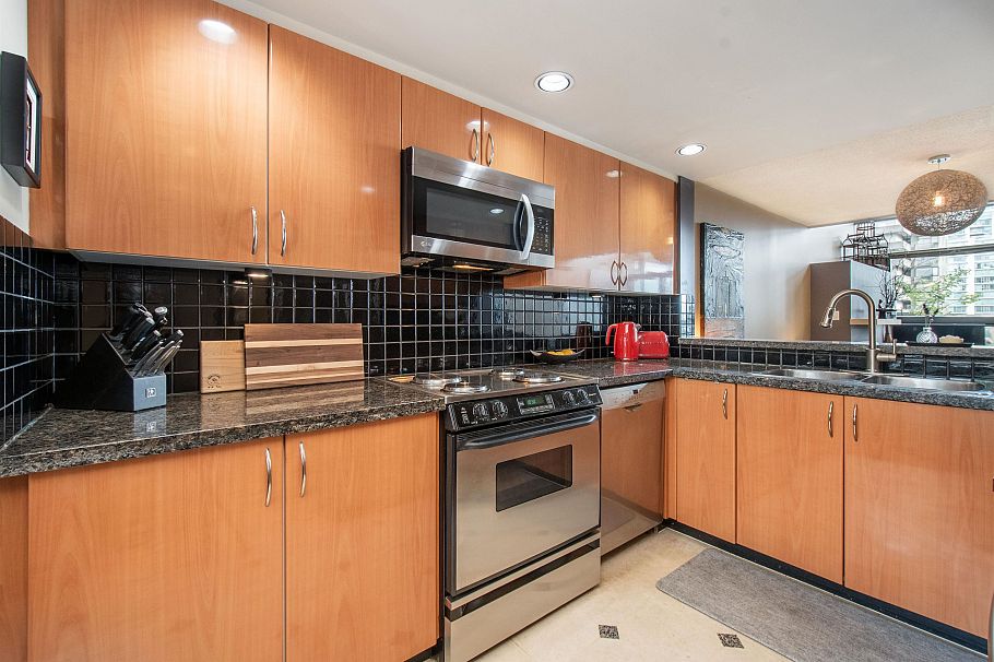 PH4 1688 Robson Street Vancouver, BC - 24