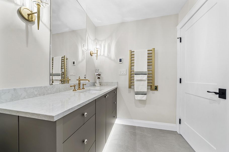 112 3600 Windcrest Drive North Vancouver, BC - 33