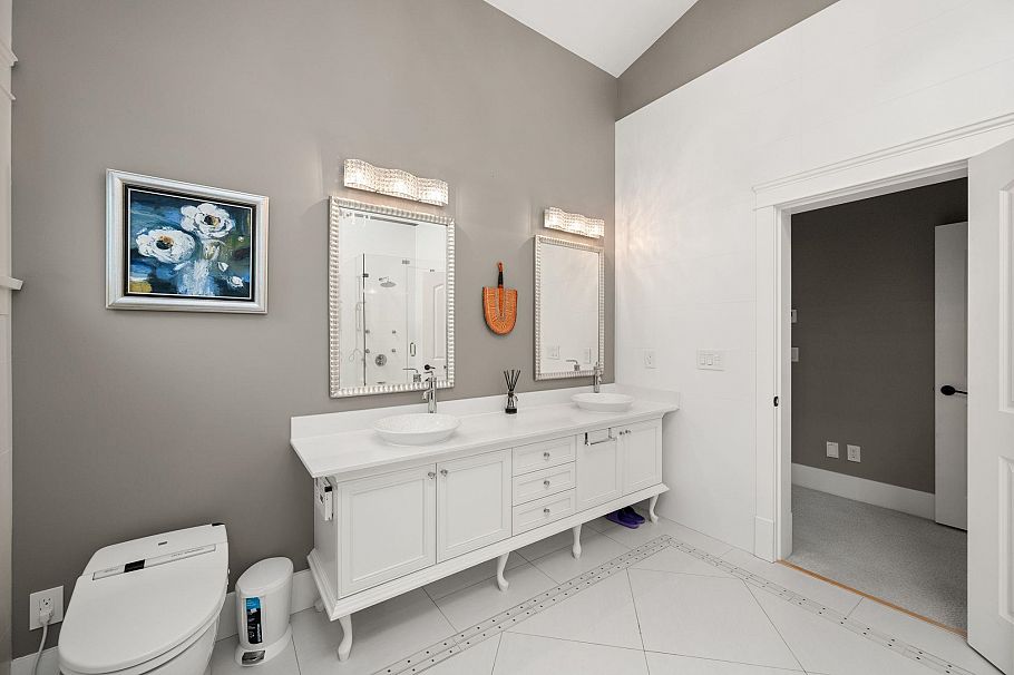 2967 W 43rd Avenue Vancouver, BC - 35