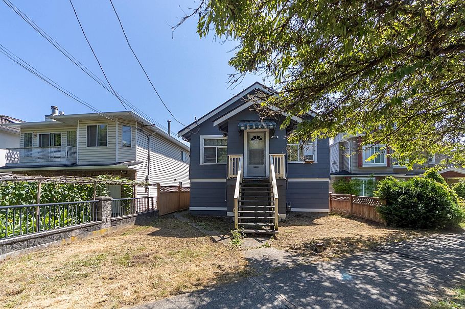 4836 Clarendon Street Vancouver, BC - 2
