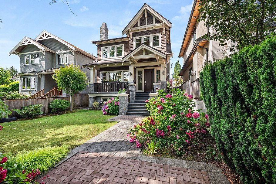 2967 W 43rd Avenue Vancouver, BC - 2