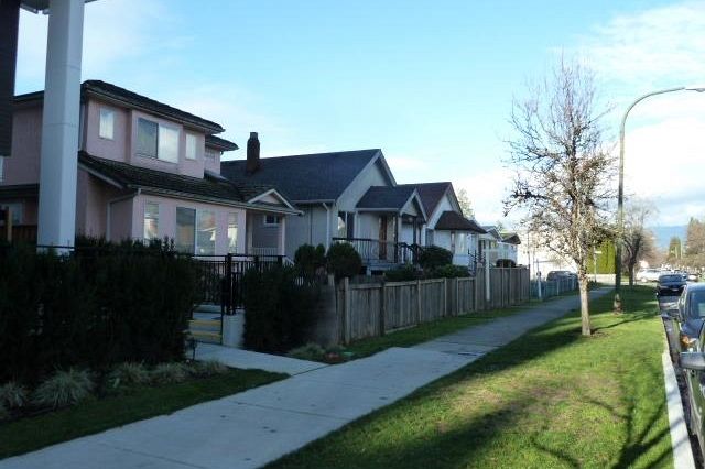 4955 Quebec Street Vancouver, BC - 2