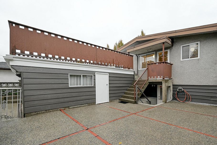 3226 E 1st Avenue Vancouver, BC - 20