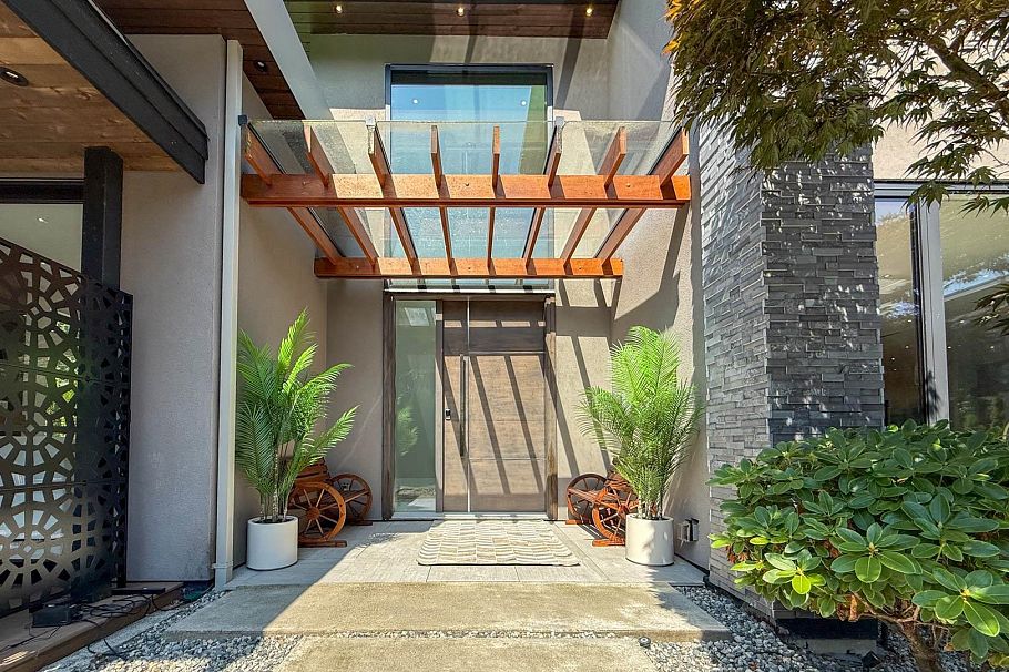 4379 ARUNDEL, North Vancouver BC V7R 3T1 North Vancouver, BC - 4