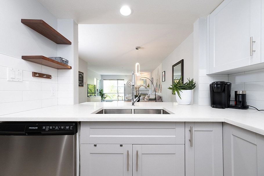 305 789 W 16 Avenue Vancouver, BC - 11