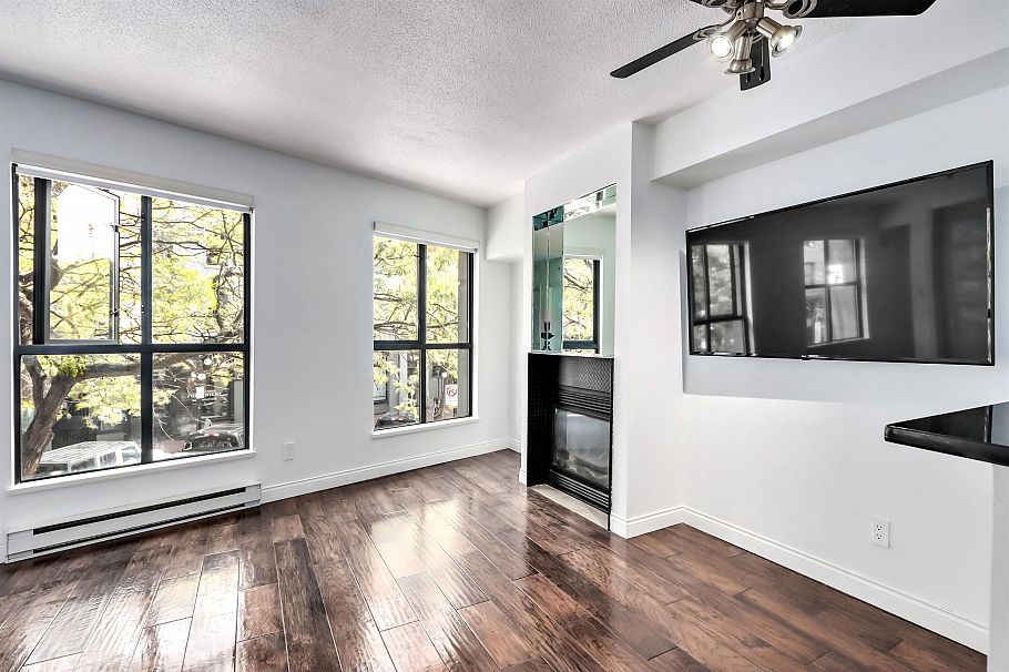 201 55 ALEXANDER, Vancouver BC V6A 1B2 Vancouver, BC - 1