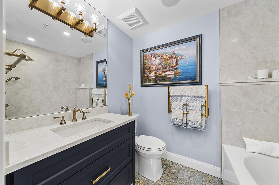 112 3600 Windcrest Drive North Vancouver, BC - 31