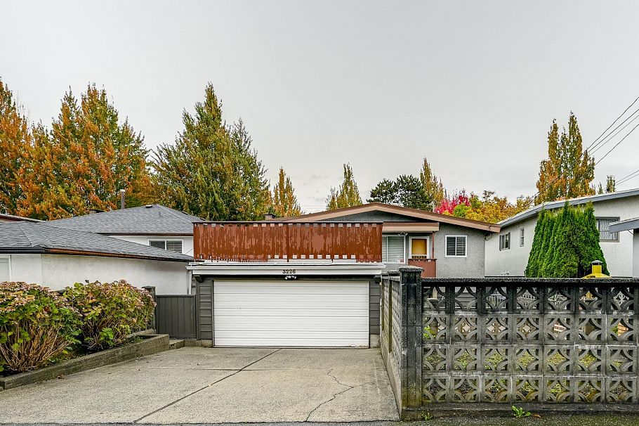 3226 E 1st Avenue Vancouver, BC - 21