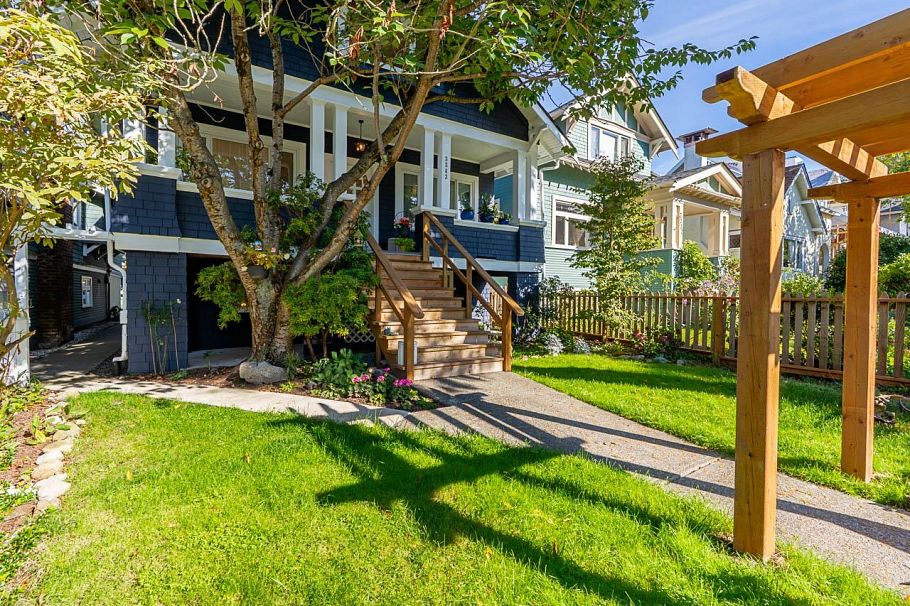 3343 W 3rd Avenue Vancouver, BC - 2