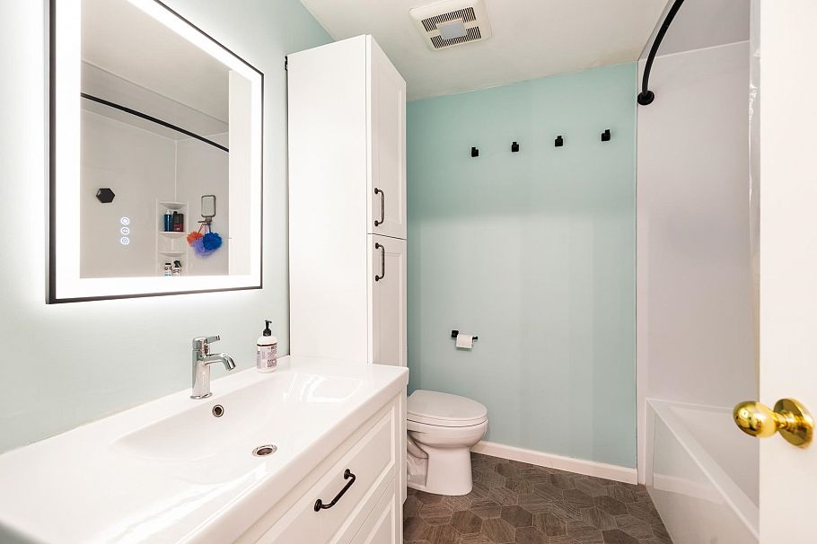 24 230 W 14th Street North Vancouver, BC - 19