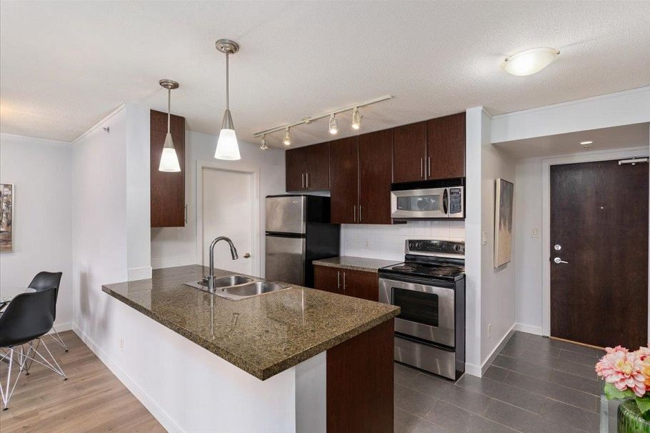 1805 58 Keefer Place Vancouver, BC - 1