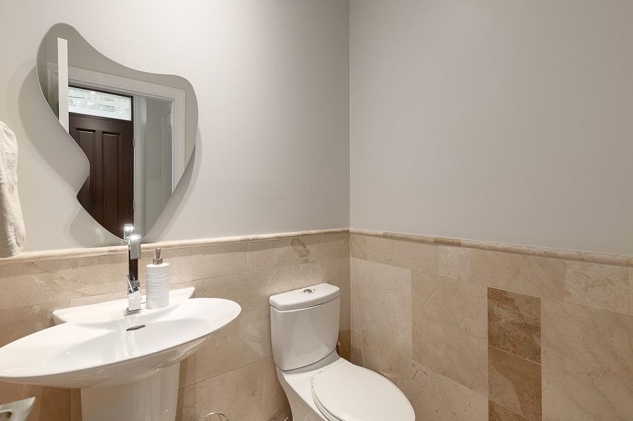 3681 Henderson Avenue North Vancouver, BC - 8