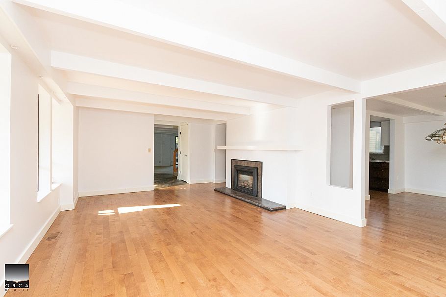 4524 Marineview Crescent North Vancouver, BC - 2