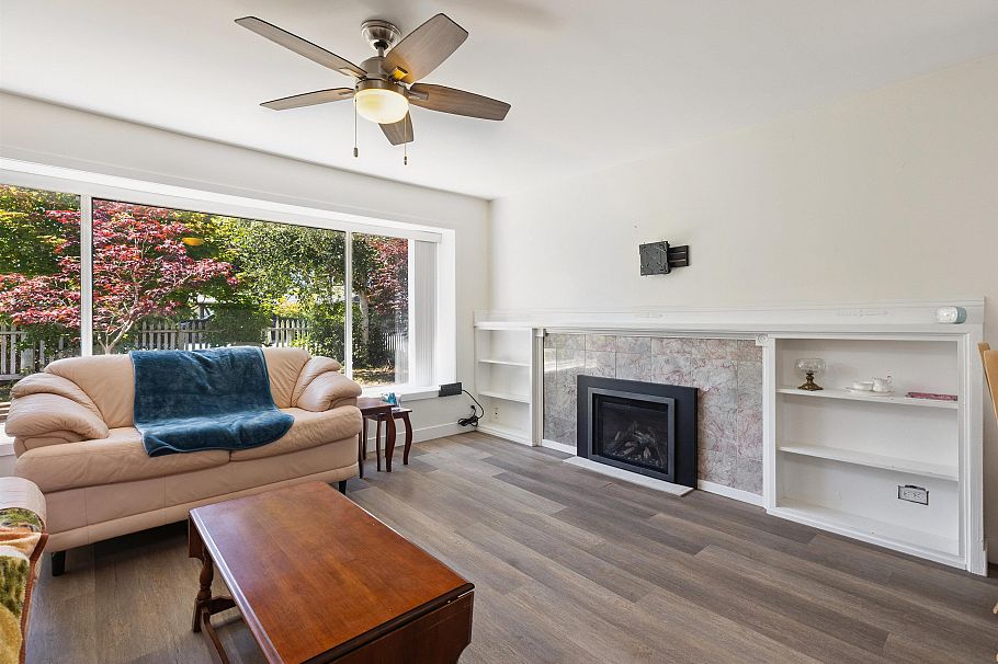 1386 Tatlow Avenue North Vancouver, BC - 4