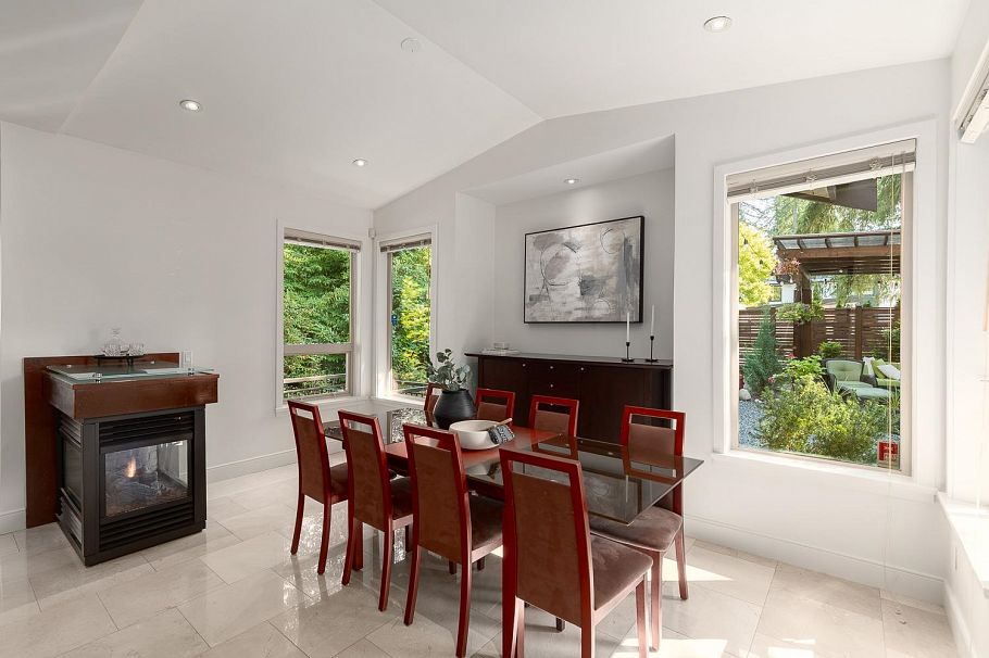 3681 Henderson Avenue North Vancouver, BC - 9