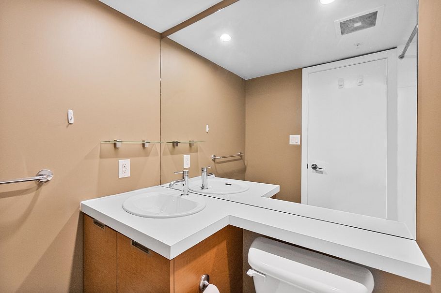 1301 151 W 2nd Street North Vancouver, BC - 26