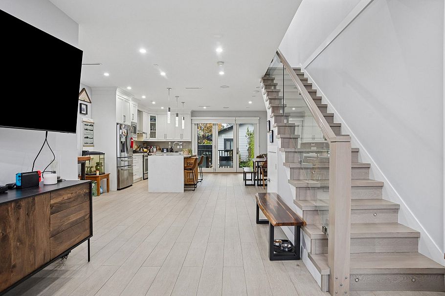 3045 East 59th Avenue Vancouver, BC - 4