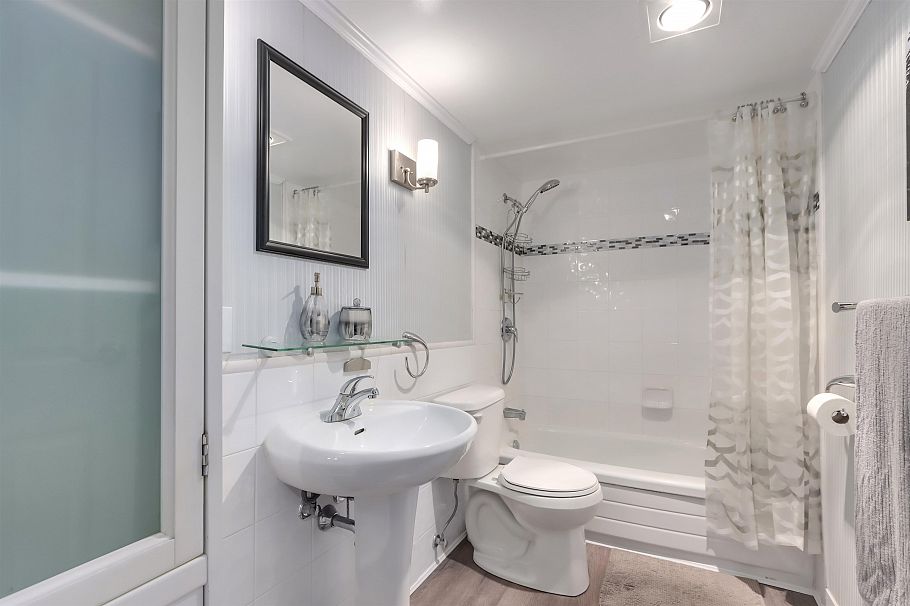 303 2004 Fullerton Avenue North Vancouver, BC - 16