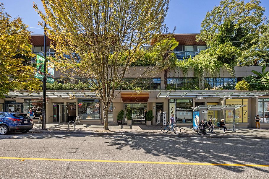 100 1688 Robson Street Vancouver, BC - 25