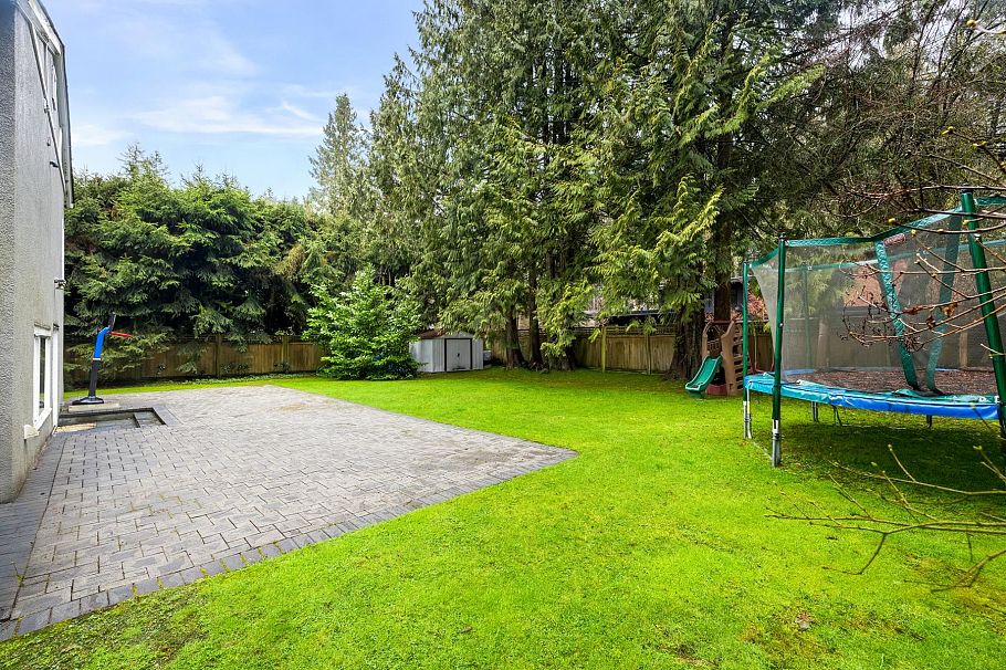 4233 Capilano Road North Vancouver, BC - 35