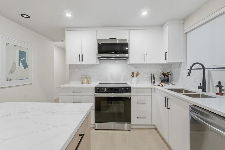 202 1165 Burnaby Street Vancouver, BC - 11