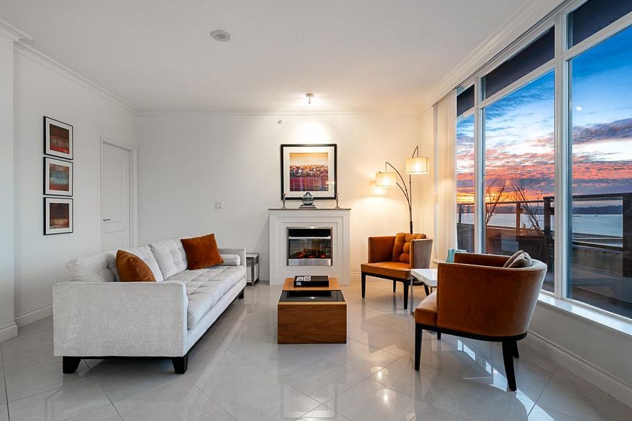 PH3 162 Victory Ship Way North Vancouver, BC - 4