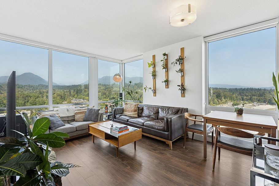 1702 1550 Fern Street North Vancouver, BC - 1