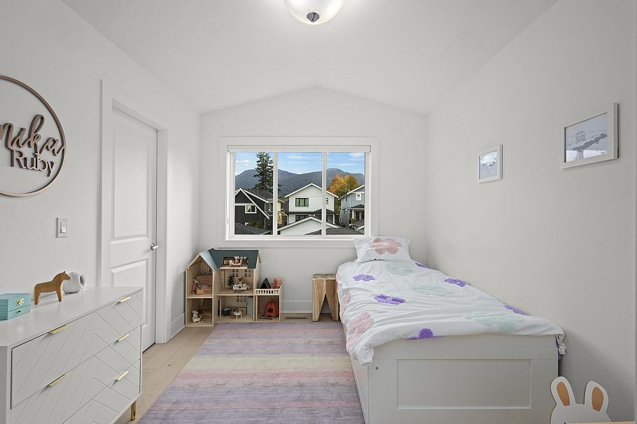 340 E 12th Street North Vancouver, BC - 24