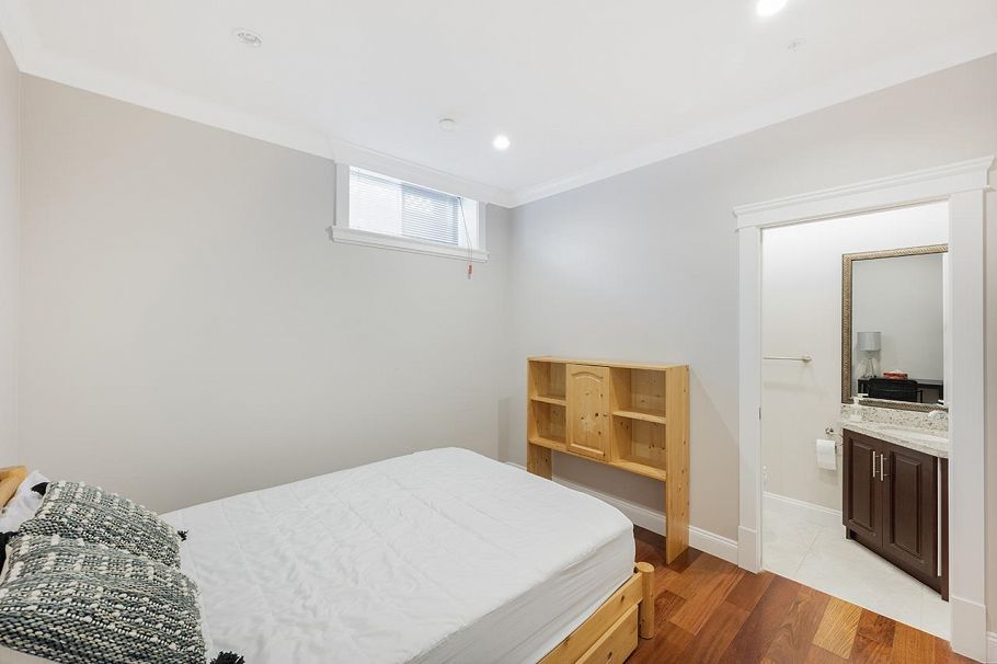 2817 Oliver Crescent Vancouver, BC - 30