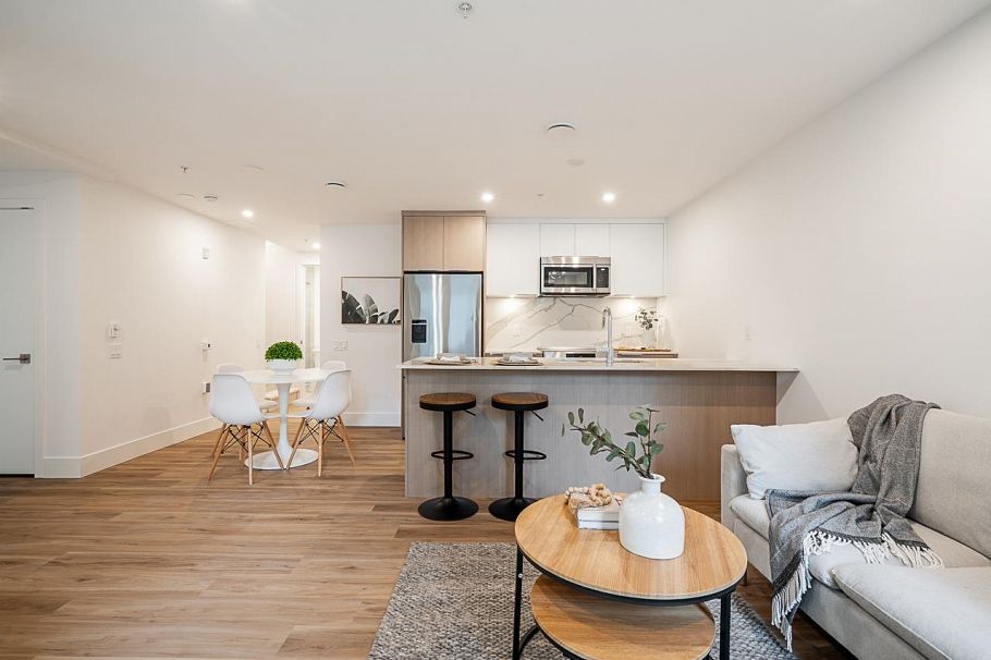 110 2085 E 1st Avenue Vancouver, BC - 3